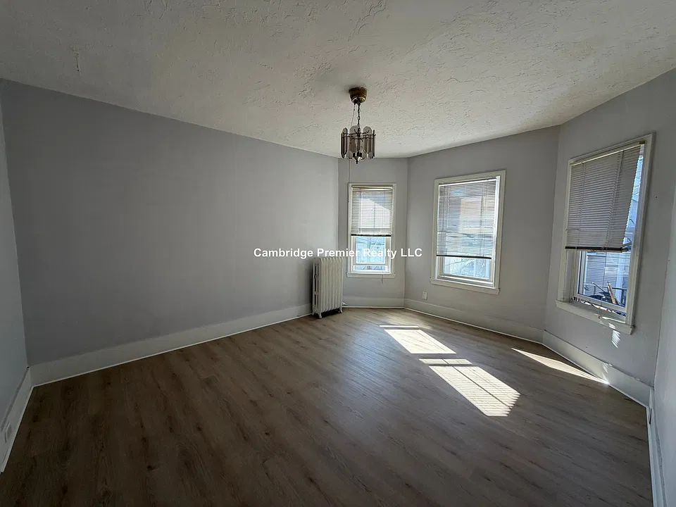 33 Everett Ave #2