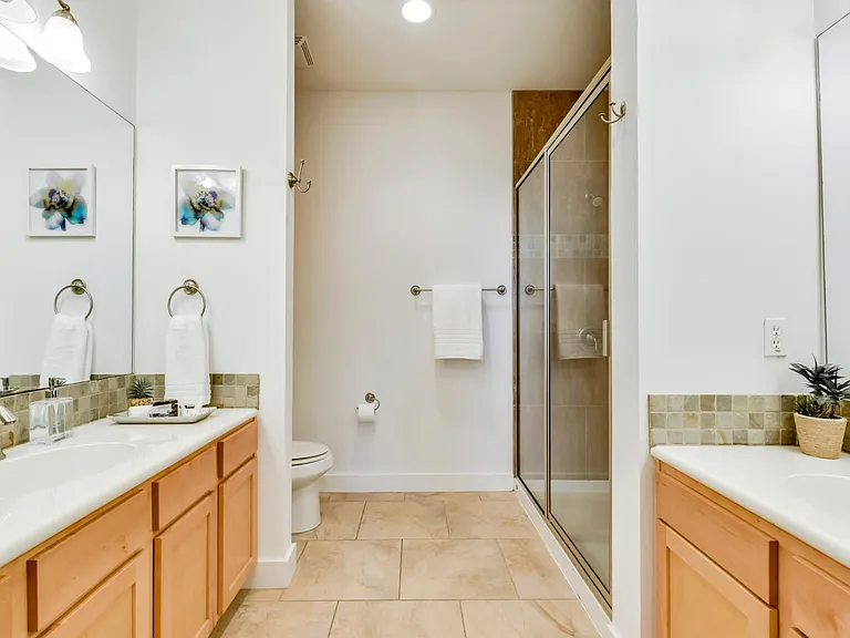 2608 E 6th St #8 — Photo 15