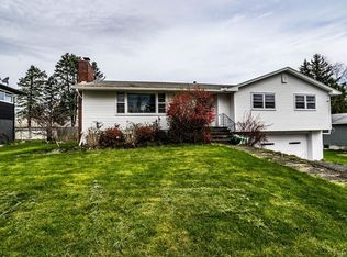 212 Ridgecrest Rd, Syracuse, NY 13214