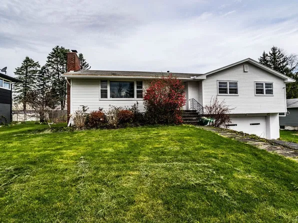 212 Ridgecrest Rd, Syracuse, NY 13214