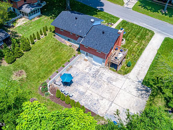 4th image of 2405 Oakview Dr