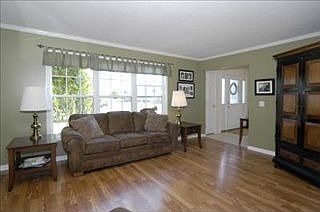 4th image of 4498 Tiffany Ave