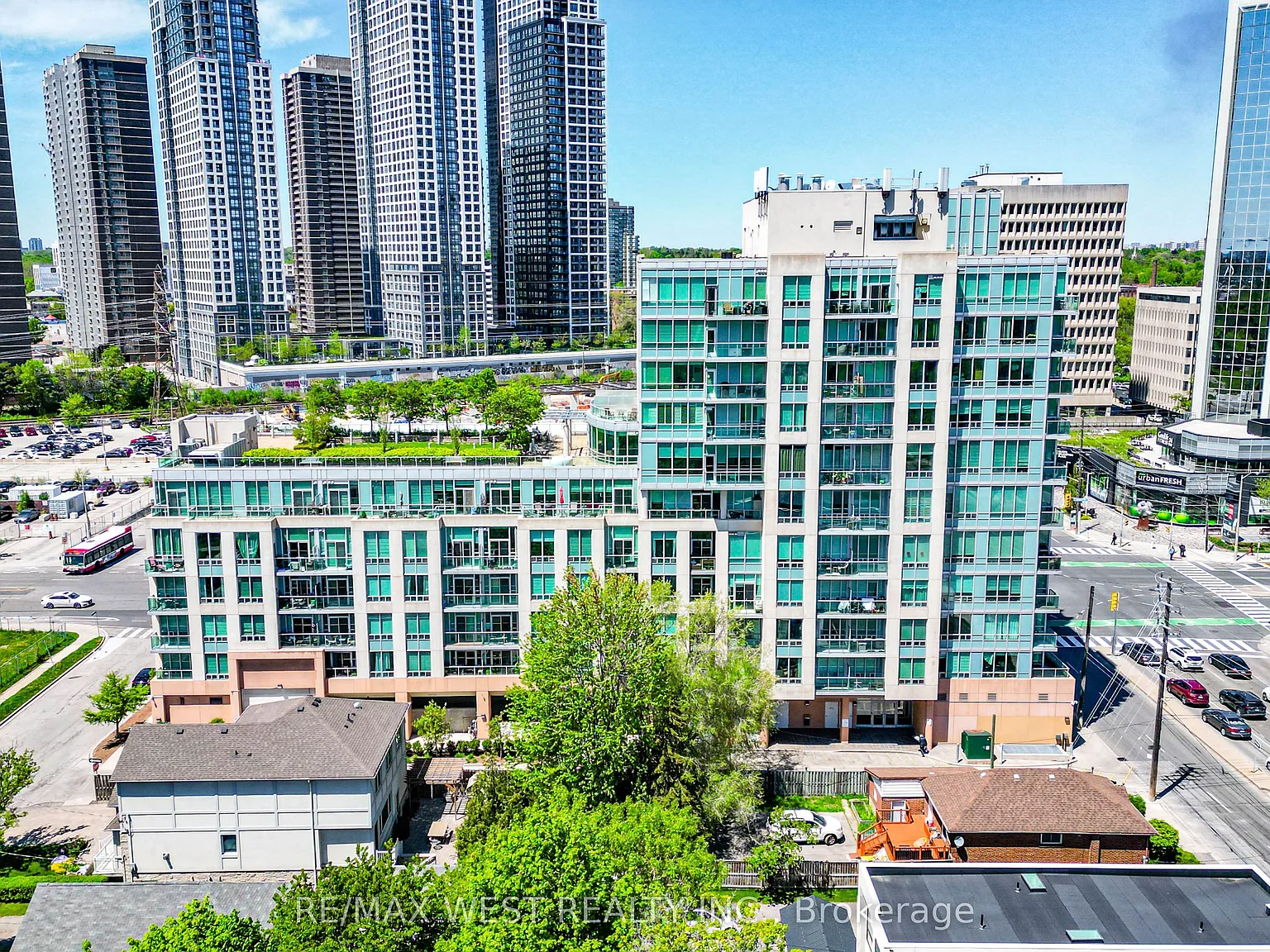 Kingswood on Bloor — Photo 1