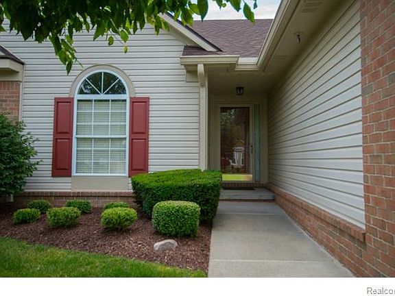 2nd image of 446 N Oak Dr #1