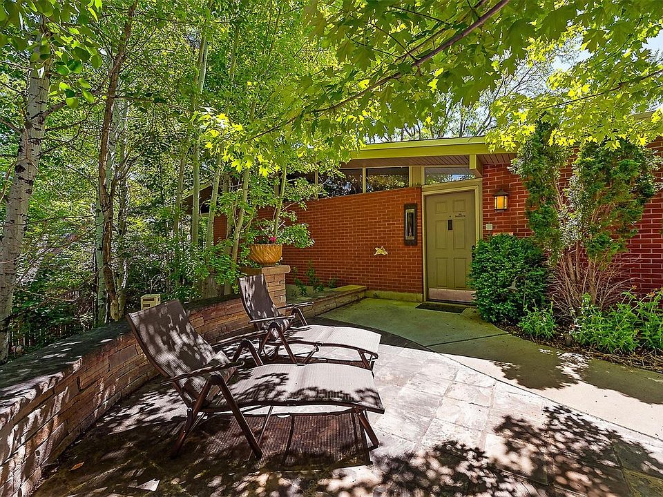 2nd image of 2540 Robb Ct
