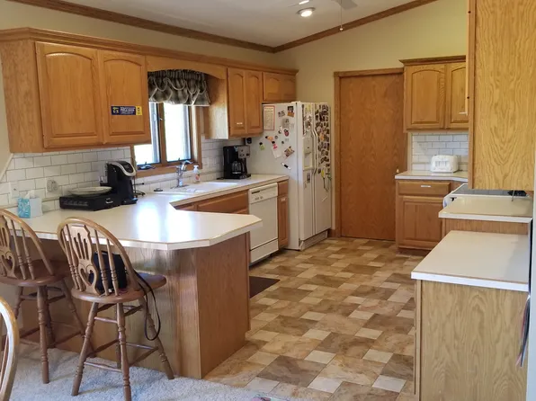 6706 E 30th Ave, Hutchinson, KS 67502