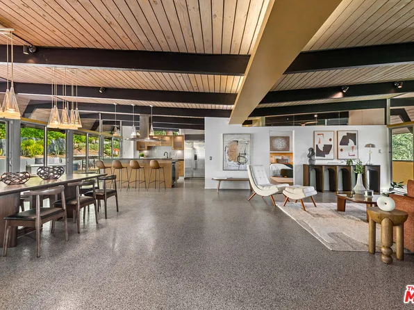 4944 Hood Dr, Woodland Hills, CA 91364