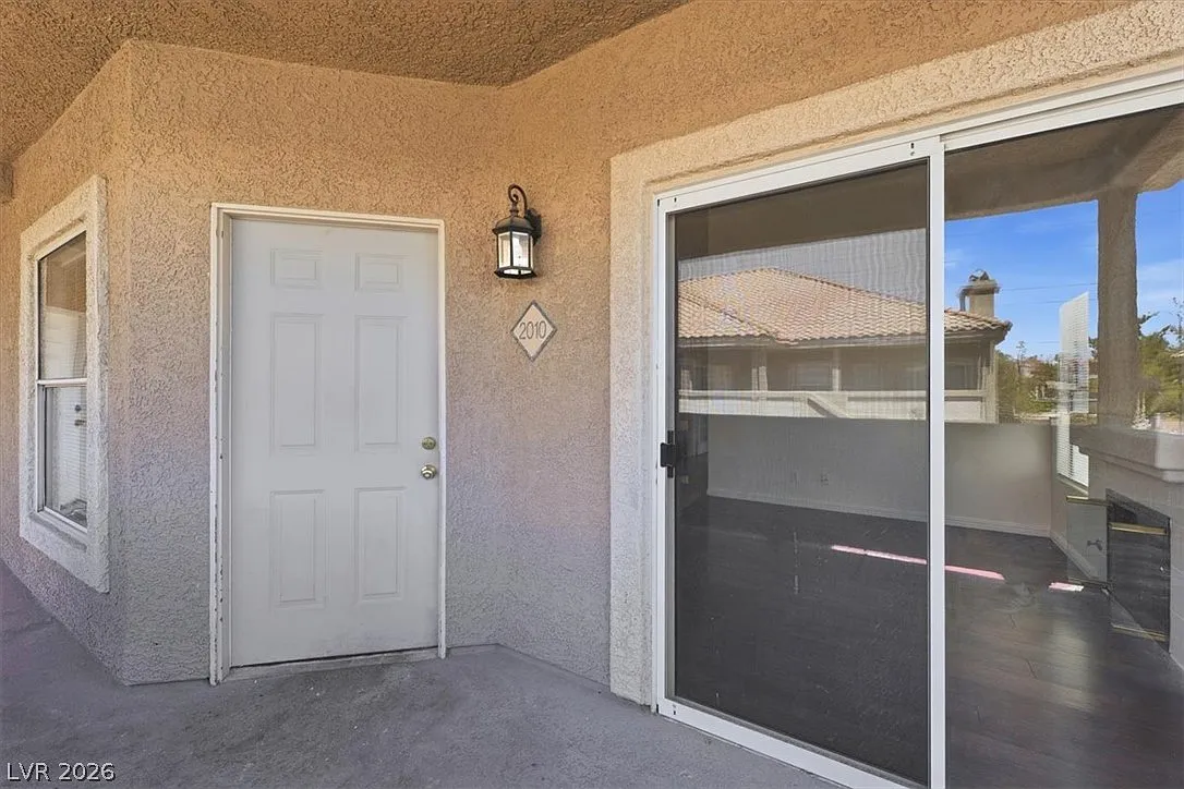2 bed, 2.0 bath, 1108 sqft, $1,430 — Photo 2