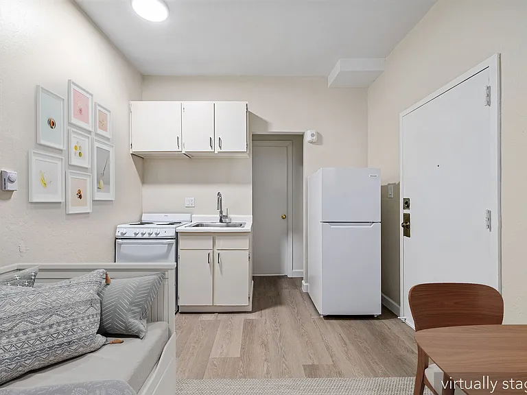 2385 Folsom — Photo 39