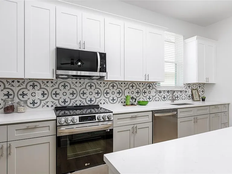 2801 Weisenberger St #101 — Photo 6