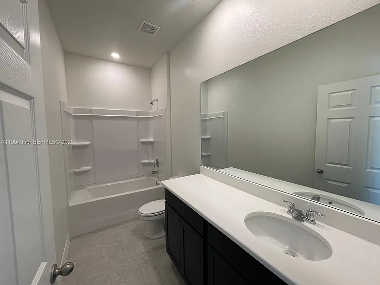 2133 SE Flanders Rd — Photo 11