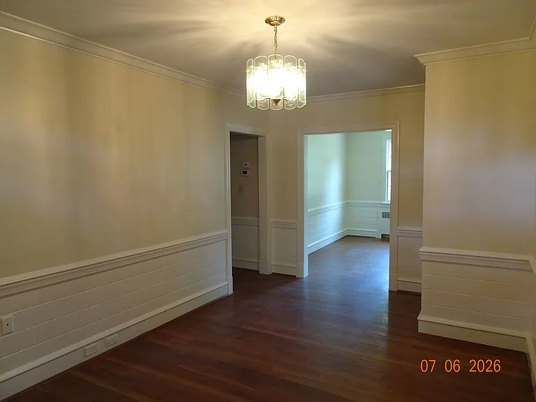 302 Riverside Dr — Photo 3