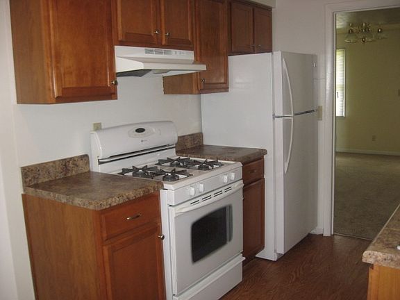 3rd image of 4228 Queenswood Dr