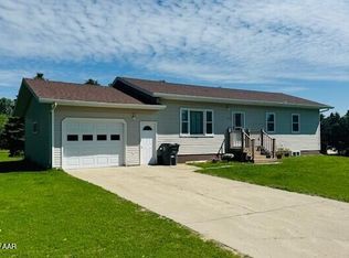1003 8th St, Cando, ND 58324