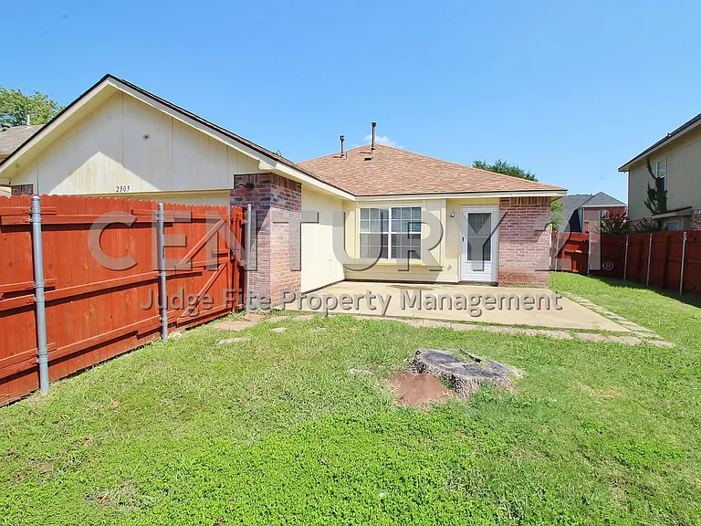 2305 Valley Creek Dr — Photo 10