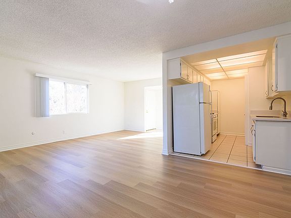 2nd image of 4248 Troost Ave #4