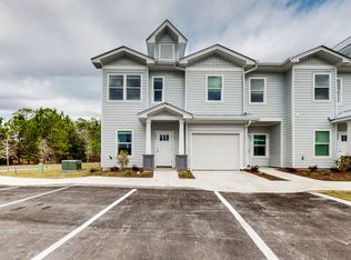 226 Date Palm Ln, Freeport, FL 32439