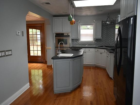 3rd image of 161 Woonasquatucket Ave
