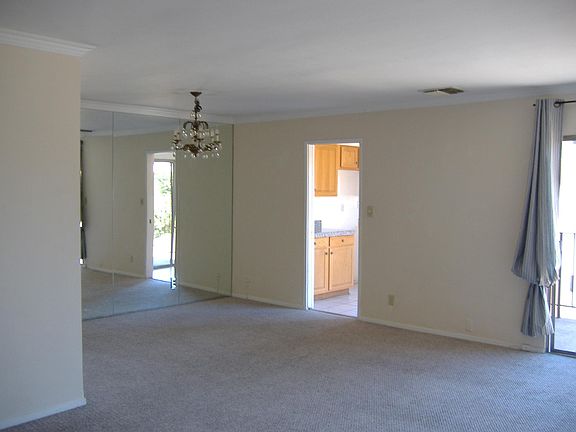 4th image of 705 Westmount Dr APT 304