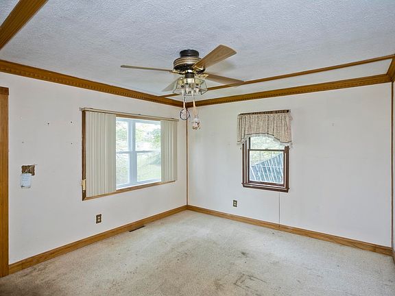 3rd image of 62 Memorial Dr