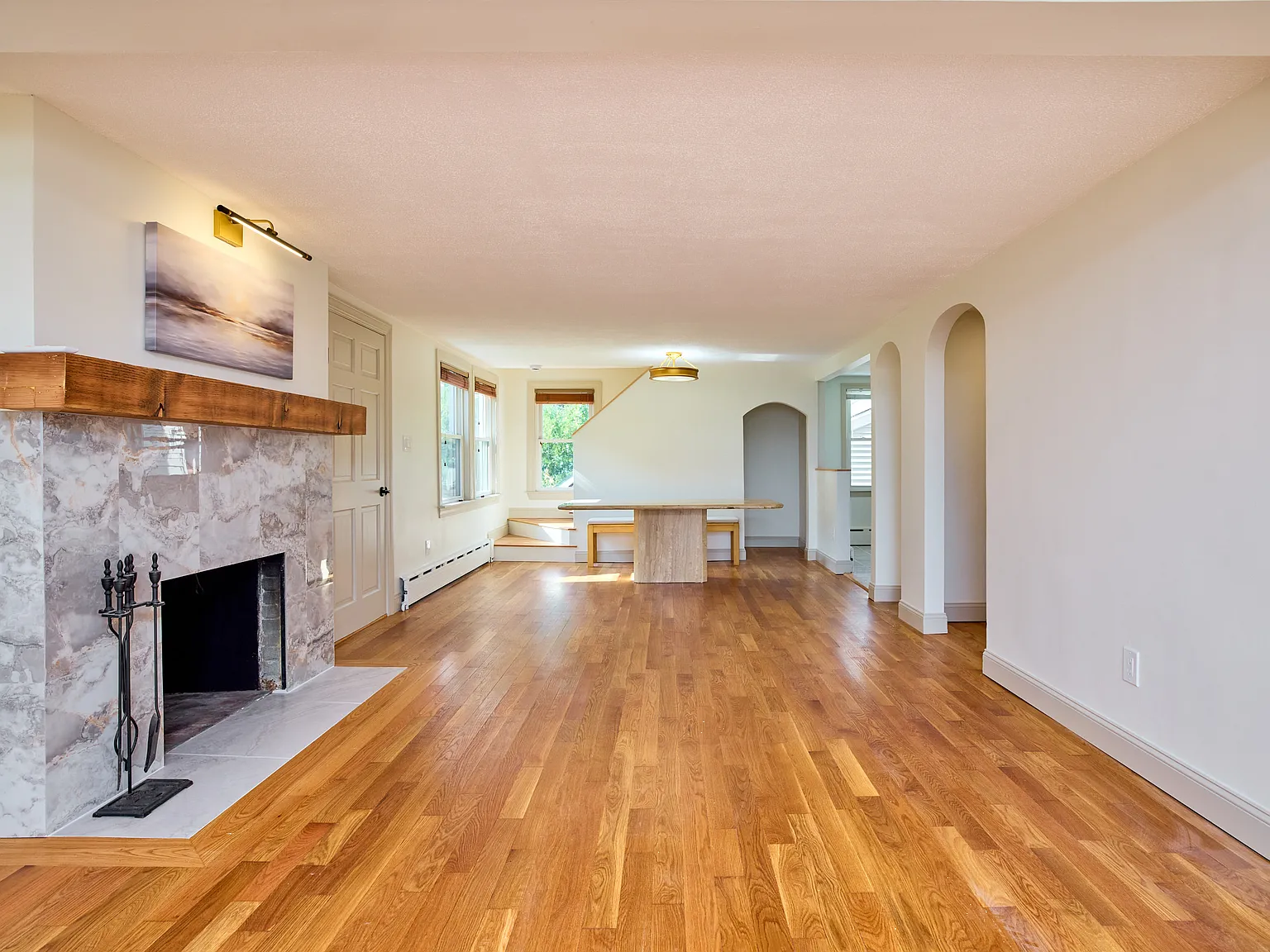 3 bed, 2328 sqft, $4,200 — Photo 3