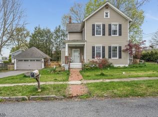 55 East St, Bloomsbury, NJ 08804