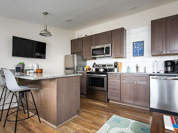 2nd image of 2007 Convent Pl APT 3