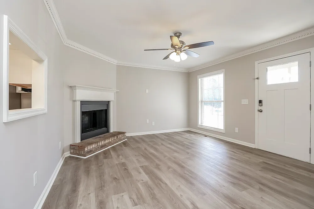 4 bed, 2.0 bath, 1549 sqft, $3,230 — Photo 4