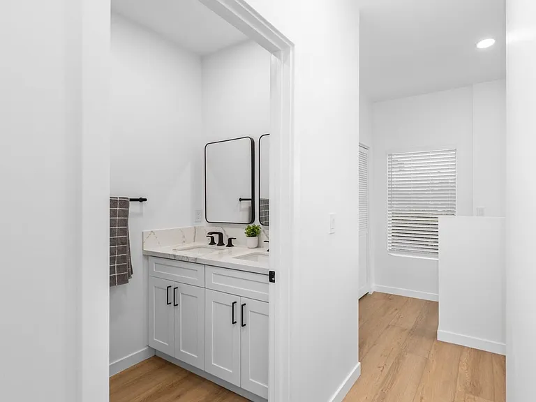 6916 Eberhart St — Photo 21