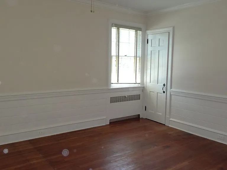 302 Riverside Dr — Photo 12
