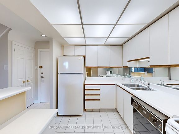 4th image of 16 Elgin St #316