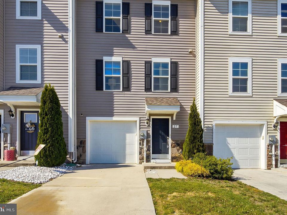 1st image of 27 Tate Manor Dr