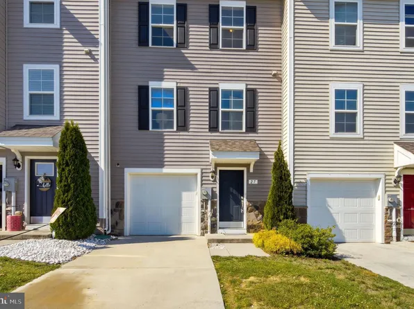 27 Tate Manor Dr, Charles Town, WV 25414