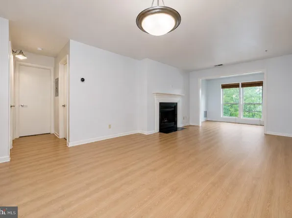 10300 Appalachian Cir APT 109, Oakton, VA 22124