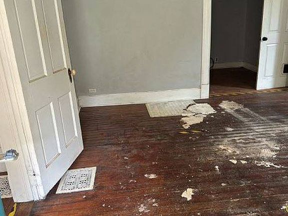 2nd image of 913 N Concord Ave