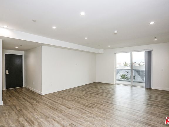 3rd image of 744 S Hartford Ave #2051