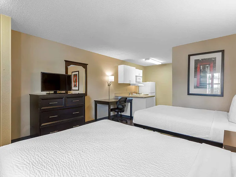Studio Suite - 2 Full Beds