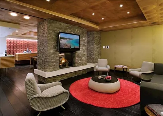 Rented by R New York | media 50