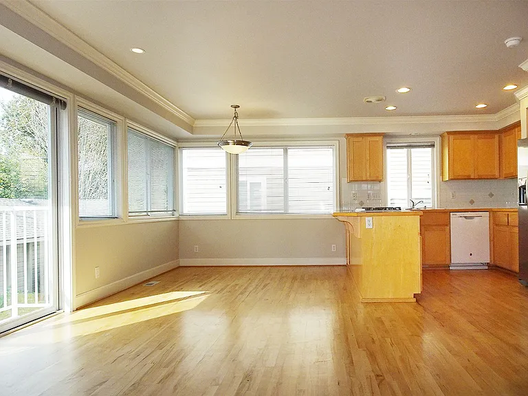 657 W Emerson St #C — Photo 5