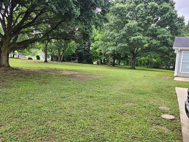 15 Laura Way — Photo 2