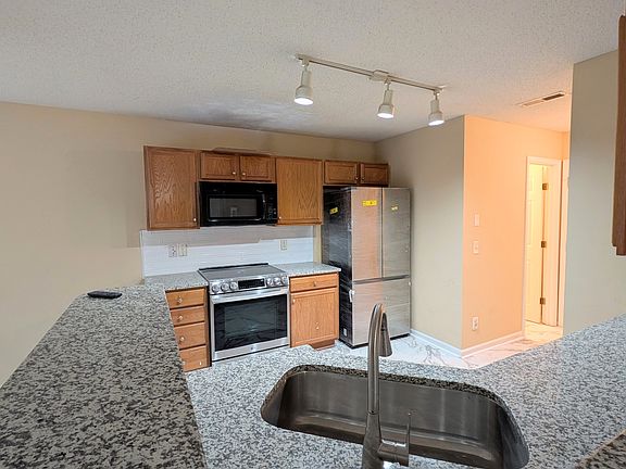 3rd image of 119 Kinnley Ct