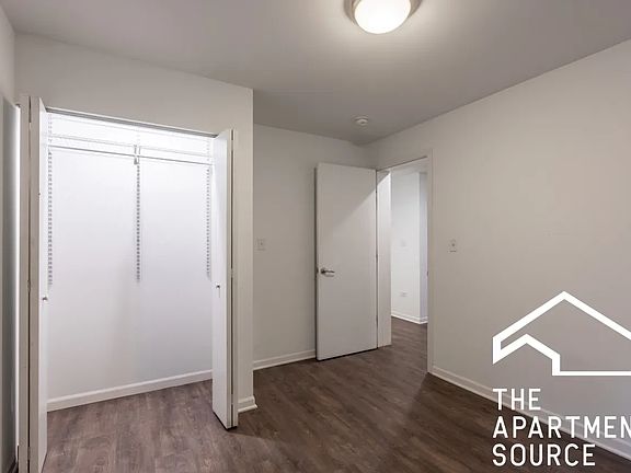 4th image of 938 W Winona St #9