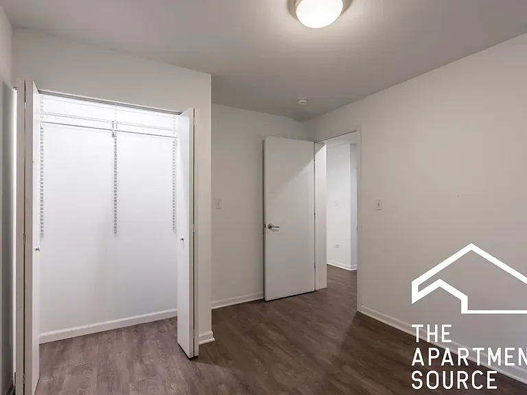 938 W Winona St #9 — Photo 4