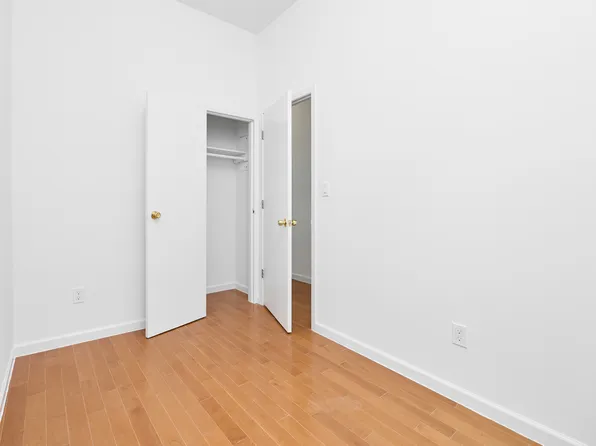 323 West 42nd Street image 3 of 12