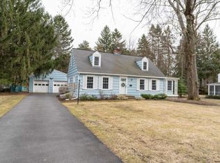 32 Loudon Pkwy, Loudonville, NY 12211