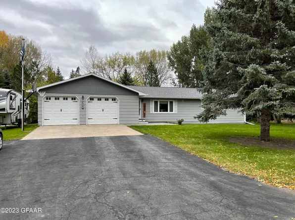 302 Sandwood Dr, Park River, ND 58270