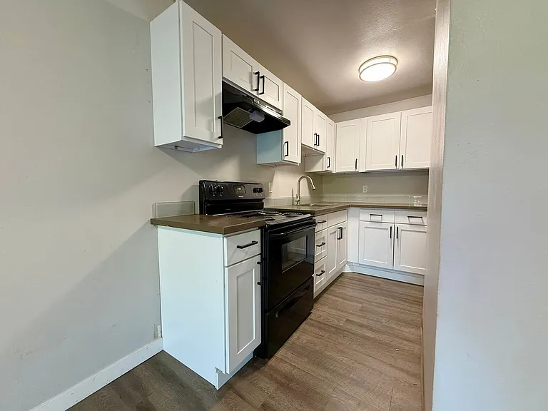1004 S Cloverdale St — Photo 4