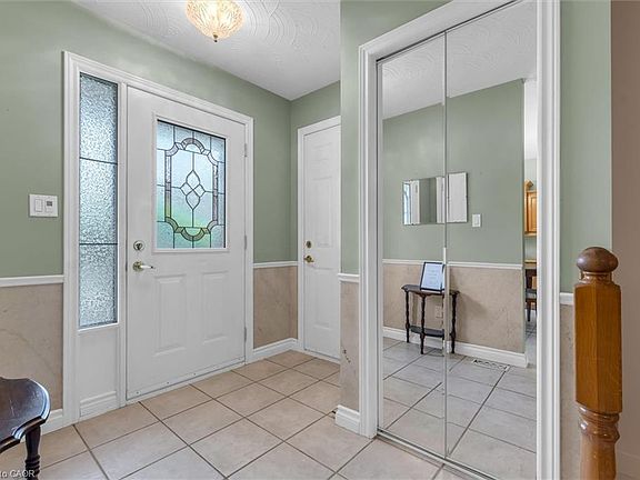 3rd image of 175 Victoria St #16