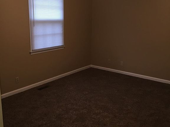 4th image of 253 Northwood Ter
