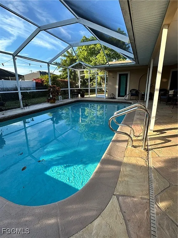 3 bed, 2.0 bath, 2048 sqft, $2,500 — Photo 1